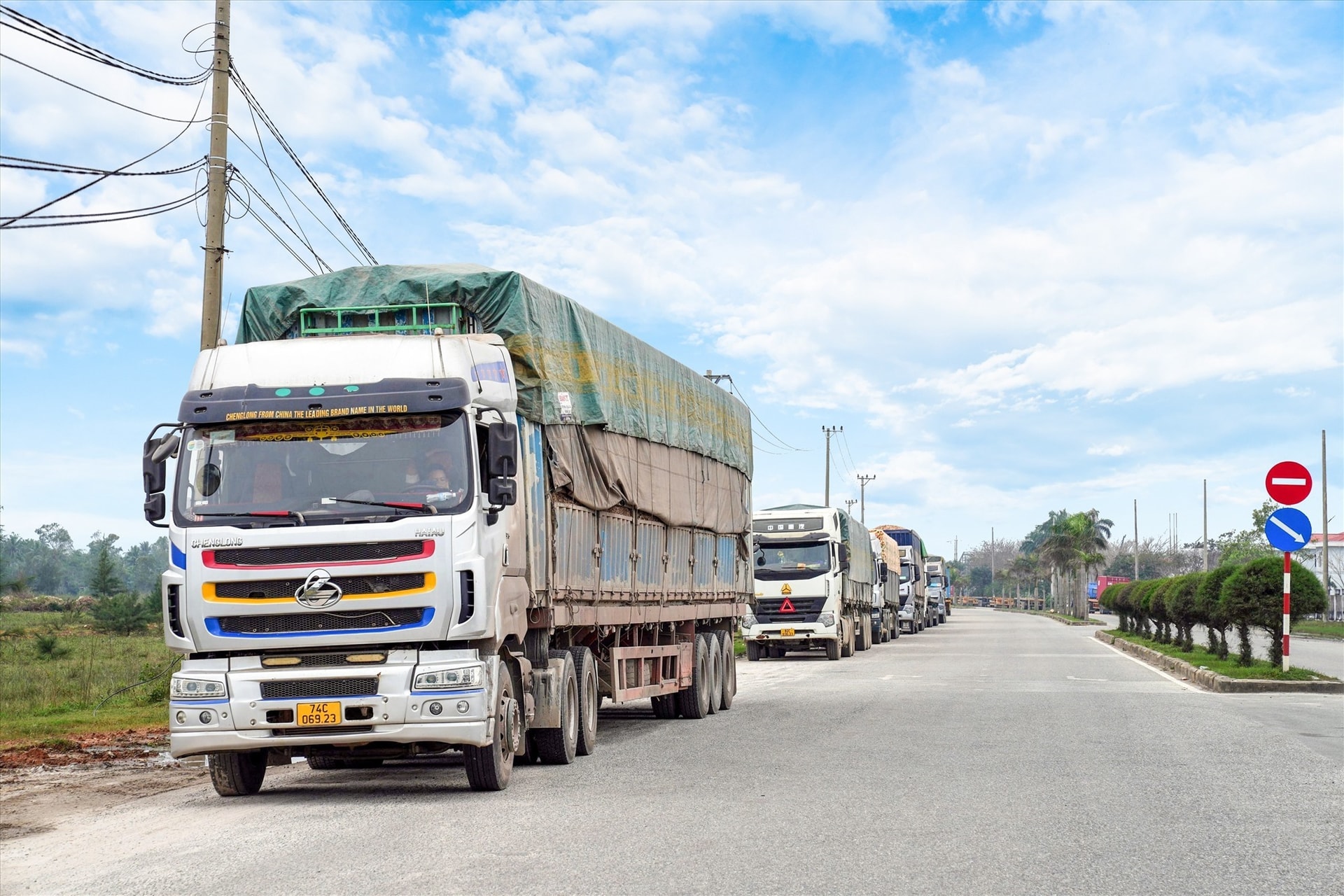 Cassava chips transported to Chu Lai from Laos