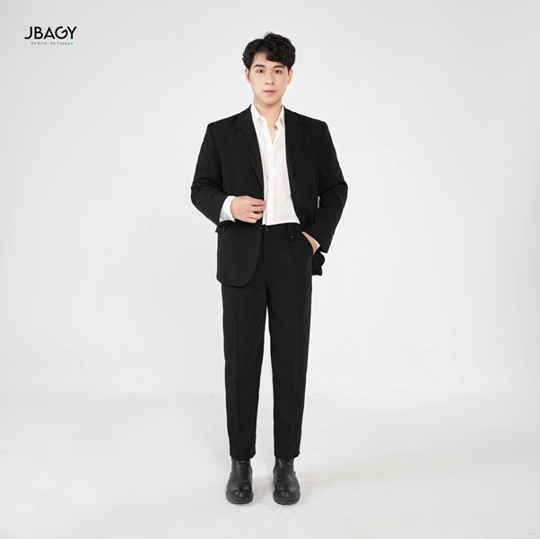 Sự lựa chọn hoàn hảo cùng áo sơ mi nhà JBAGY mix cùng blazer.