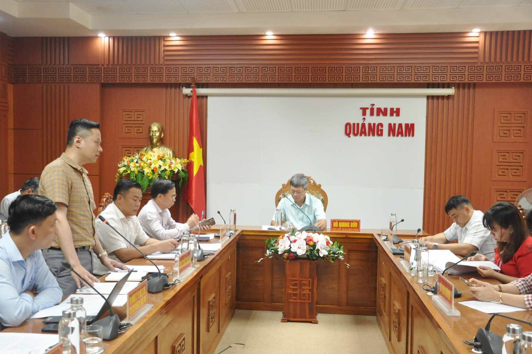 Phó Chủ tịch UBND tỉnh Hồ Quang Bửu chủ trì cuộc họp. Ảnh: T.V