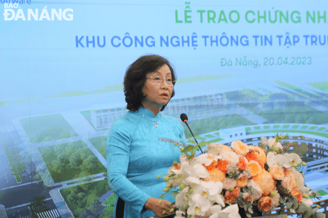 Phó Chủ tịch UBND thành phố Ngô Thị Kim Yến phát biểu tại buổi lễ. Ảnh: M.Q