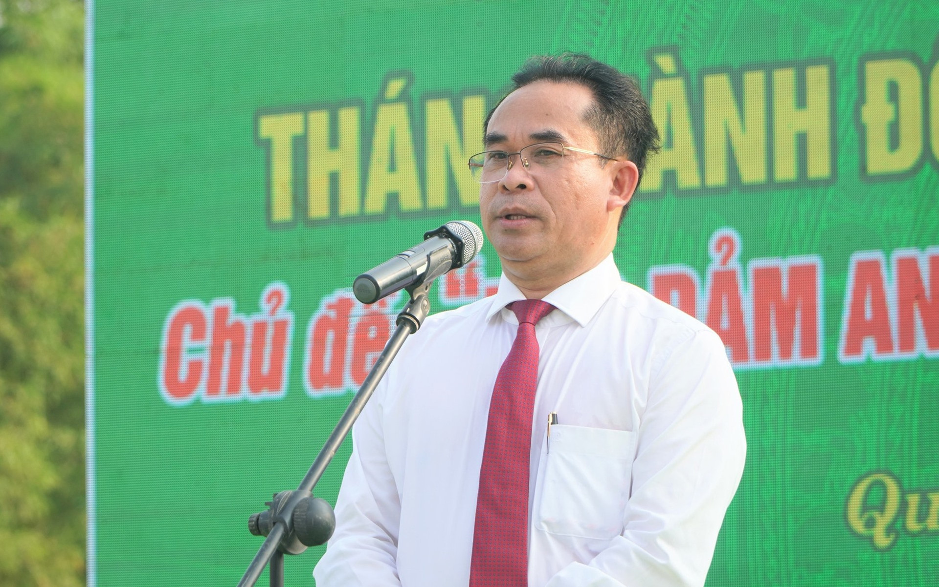 Phó Chủ tịch UBND tỉnh Trần Anh Tuấn phát biểu tại Lễ phát động. Ảnh VĂN TOÀN