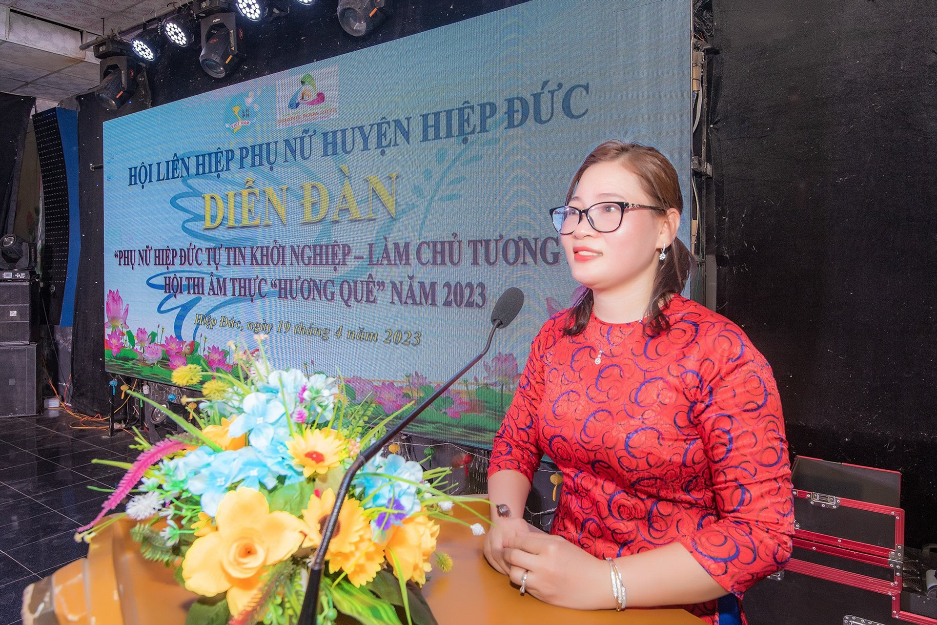 Chị Nguyễn Thị Kim Loan  - Chủ tịch Hội LHPN huyện phát biểu tại diễn đàn. Ảnh: H.Q