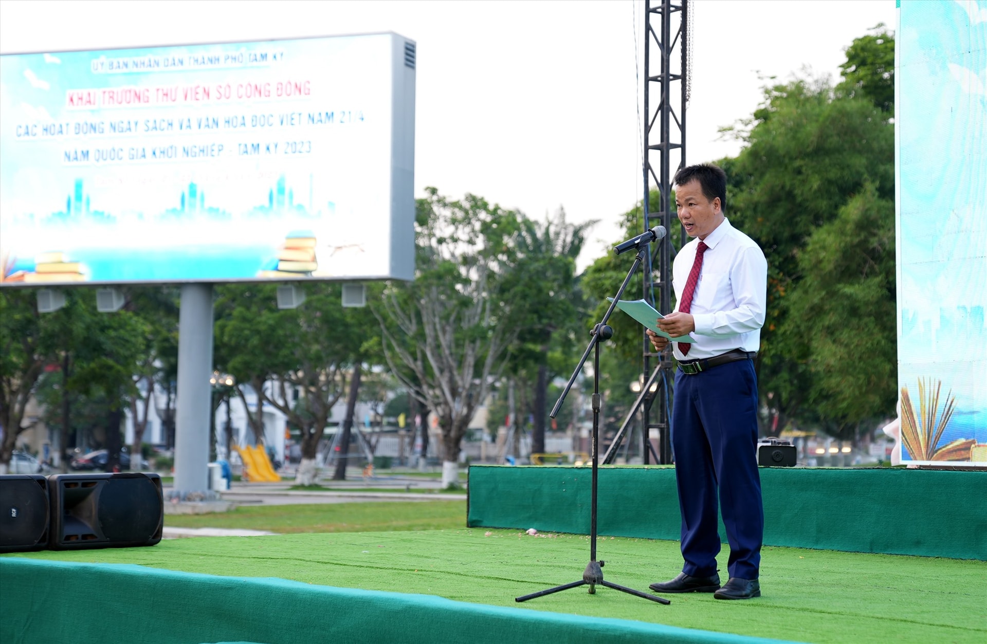 Ông Nguyễn Minh Nam - Phó Chủ tịch UBND TP.Tam Kỳ phát biểu khai mạc buổi giao lưu. Ảnh: H.Q