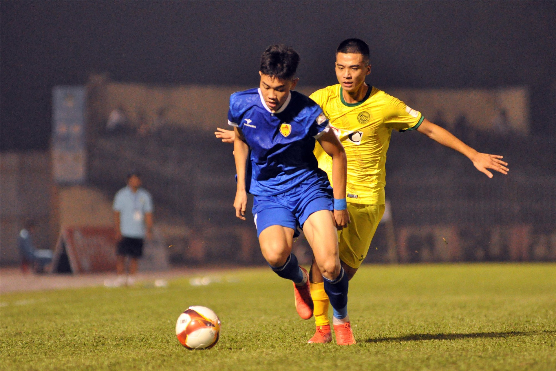 Cầu thủ 19 tuổi Nguyễn Đình Bắc là một trong những niềm hy vọng của bóng đá Quảng Nam. Ảnh: A.NHI