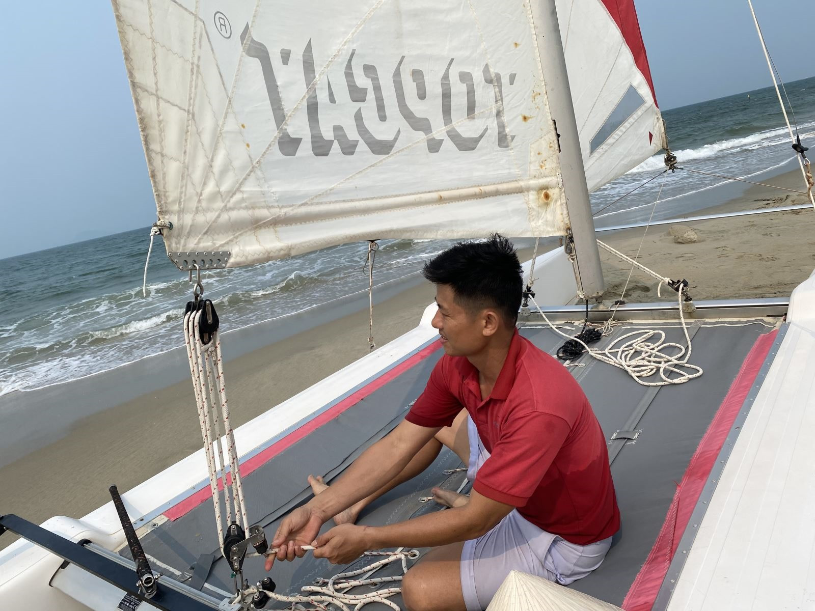 The space for playing catamaran is a lovely beach with a 300-mettre coastline, next to Victoria Hoi An Beach Resort and Spa.