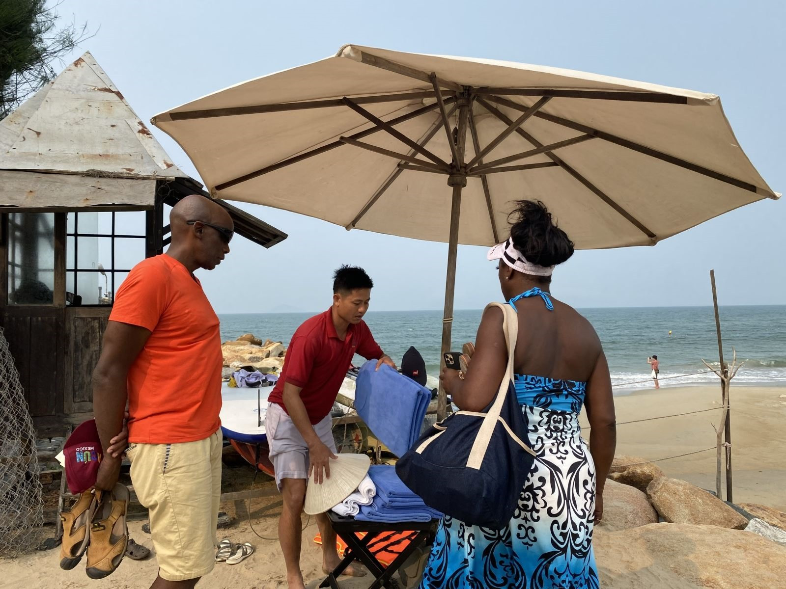 Playing catamaran is very interesting and thrilling; so, it is attractive to both local and foreign visitors, especially the young.