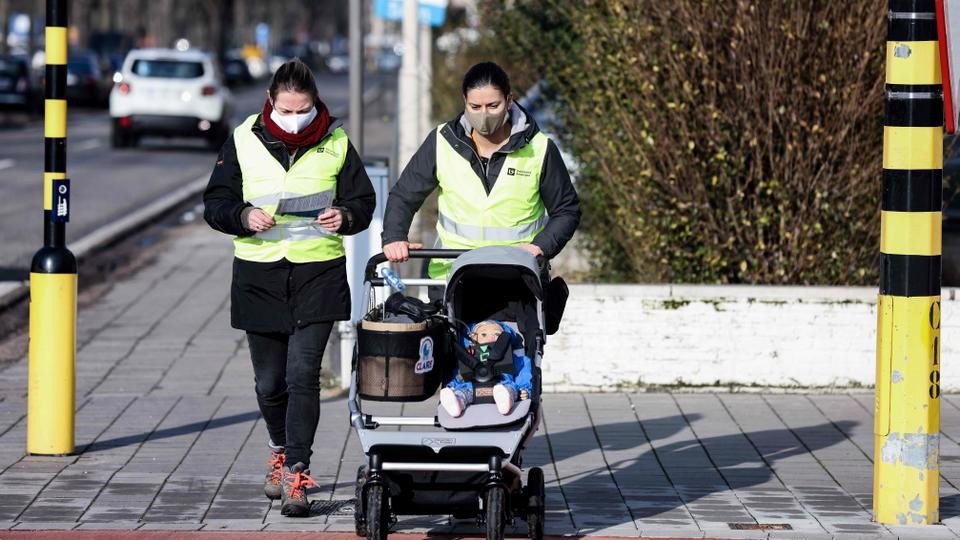 Một búp bê hình nhân được trang bị các thiết bị để đo mức độ ô nhiễm ở Antwerp (Bỉ) -  thành phố ô nhiễm không khí nhất nhì châu Âu. Ảnh: AFP