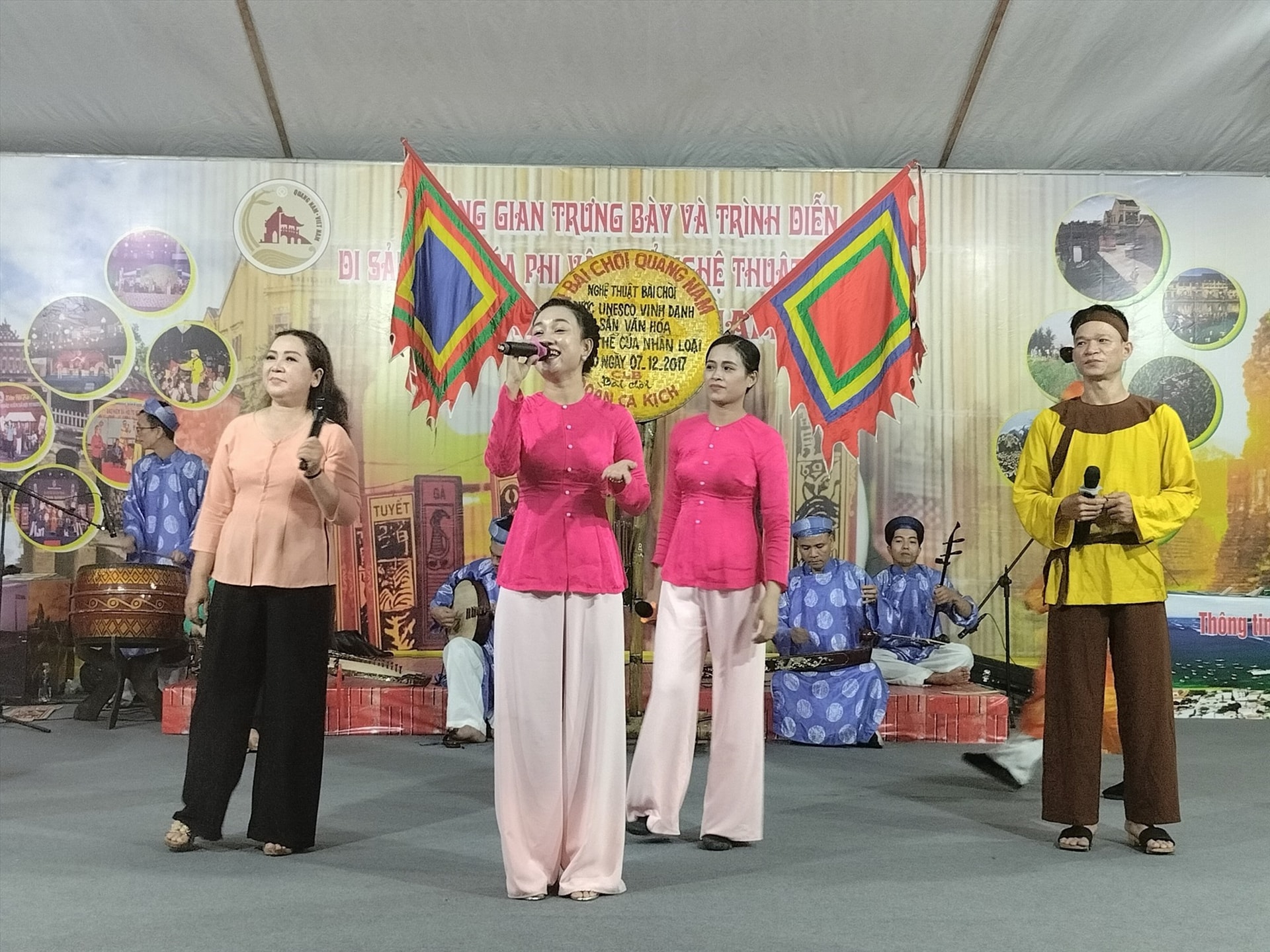 Quang Nam’s artists perform Bai Choi at the festival.