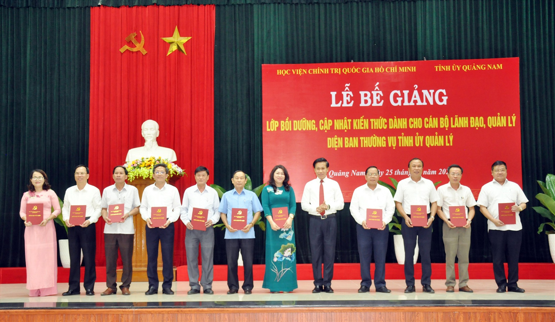 Tỉnh ủy phối hợp Học viện Chính trị quốc gia Hồ Chí Minh tổ chức lớp bồi dưỡng, cập nhật kiến thức dành cho cán bộ lãnh đạo, quản lý thuộc diện Ban Thường vụ Tỉnh ủy quản lý năm 2022. Ảnh: N.ĐOAN
