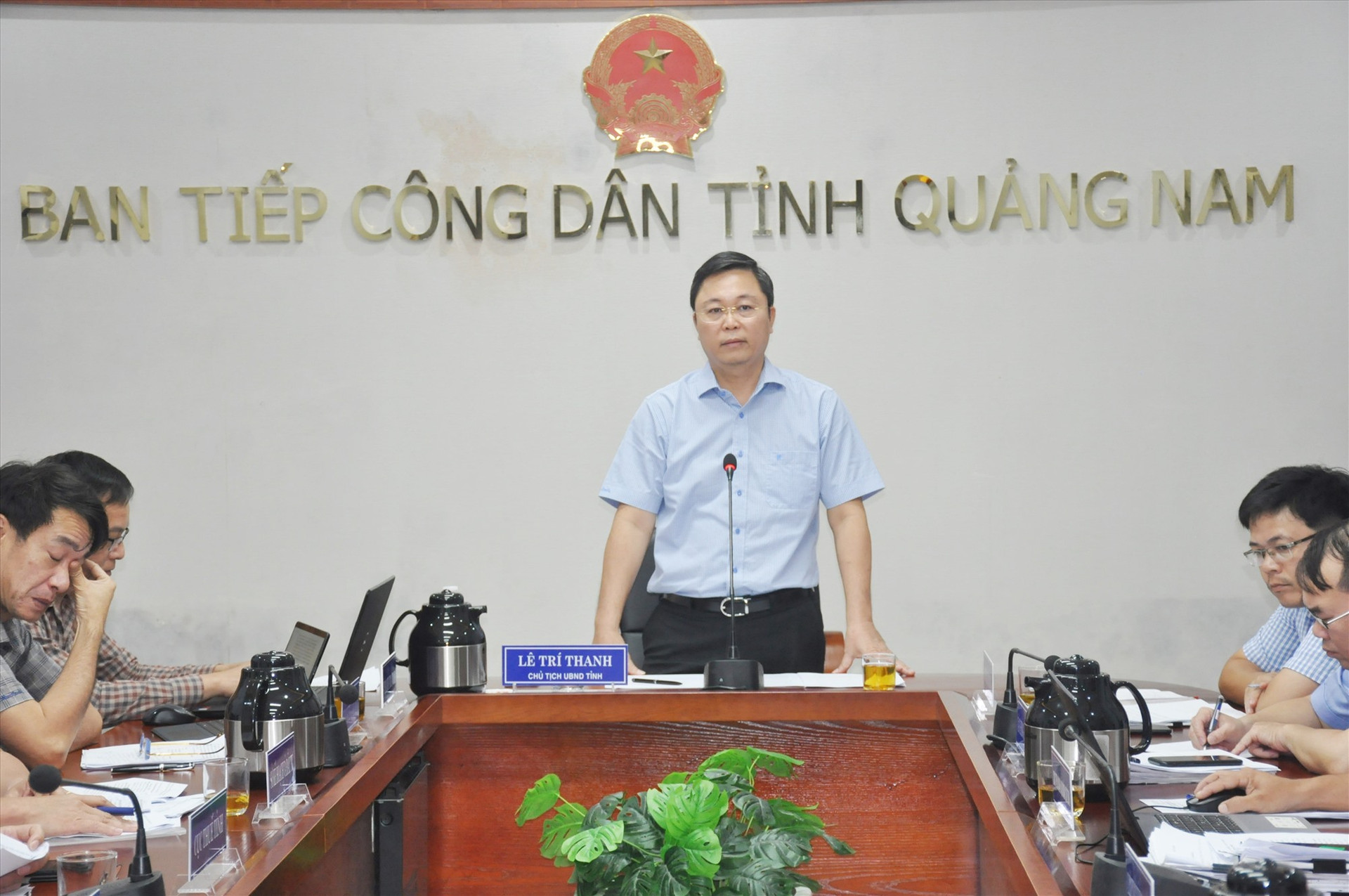 Chủ tịch UBND tỉnh Lê Trí Thanh chủ trì buổi tiếp người mua đất của chủ đầu tư Bách Đạt An sáng nay 25/4. Ảnh: N.Đ