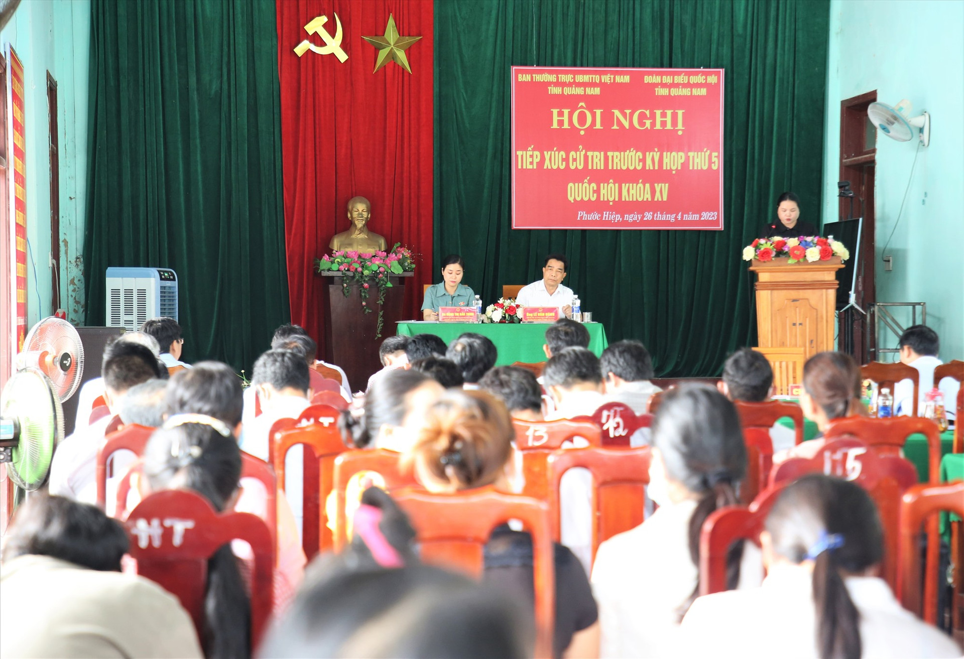 Đoàn Đại biểu Quốc hội tỉnh tiếp xúc cử tri tại huyện Phước Sơn. Ảnh: A.N