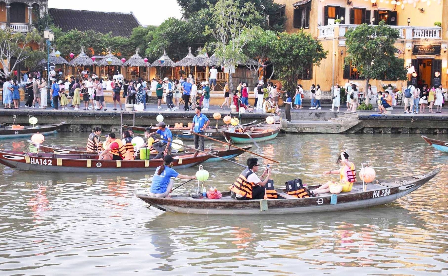 chương trình nghệ thuật “Đêm Hoài giang” trên sông Hoài (tối 1/5)