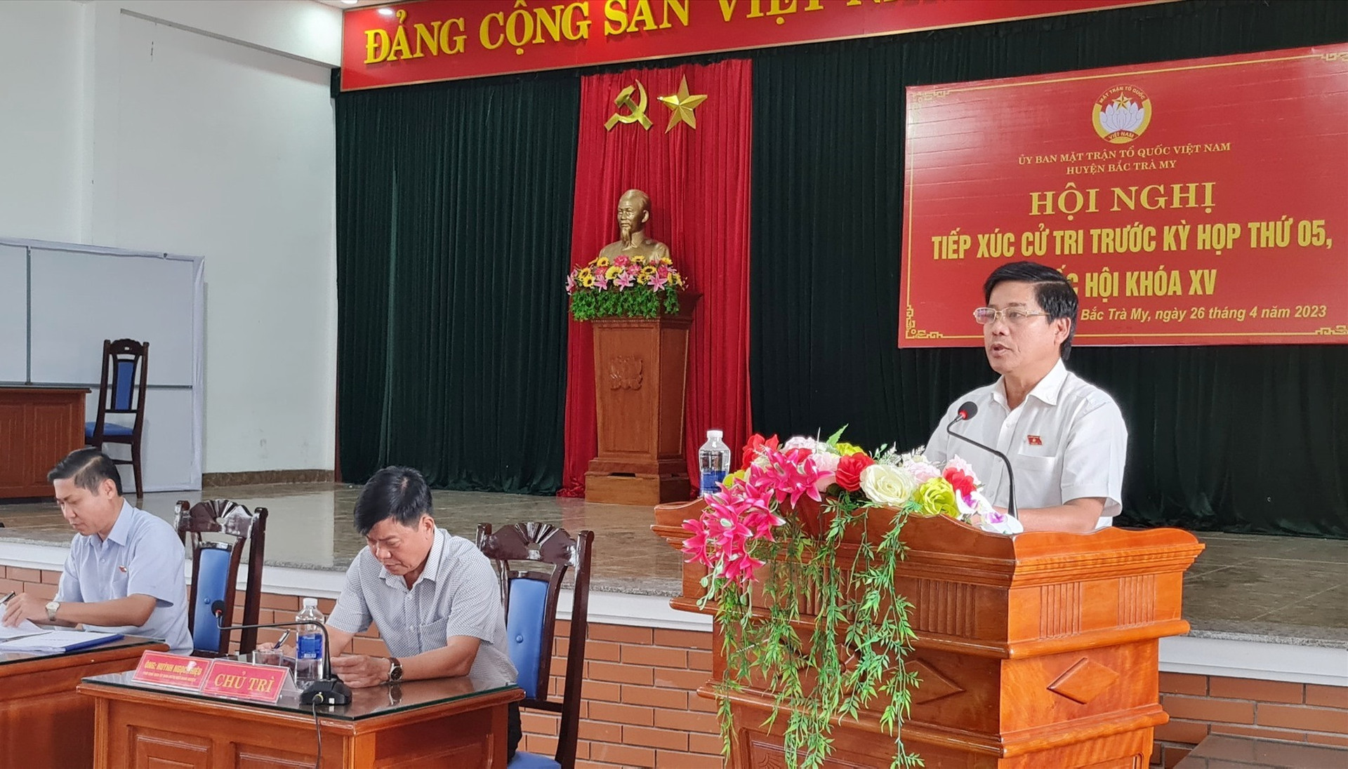 Phó Trưởng đoàn Đại biểu Quốc hội tỉnh Dương Văn Phước đã thông tin đến cử tri