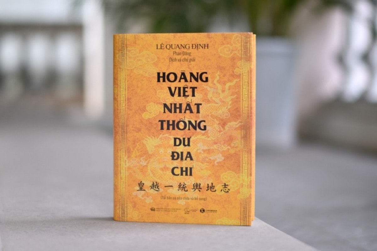 The cover of Hoang Viet Nhat Thong Du Dia Chi. The book has won the highest prize in Vietnam National Book Awards 2022. (Photo courtesy of Thai Ha Books)