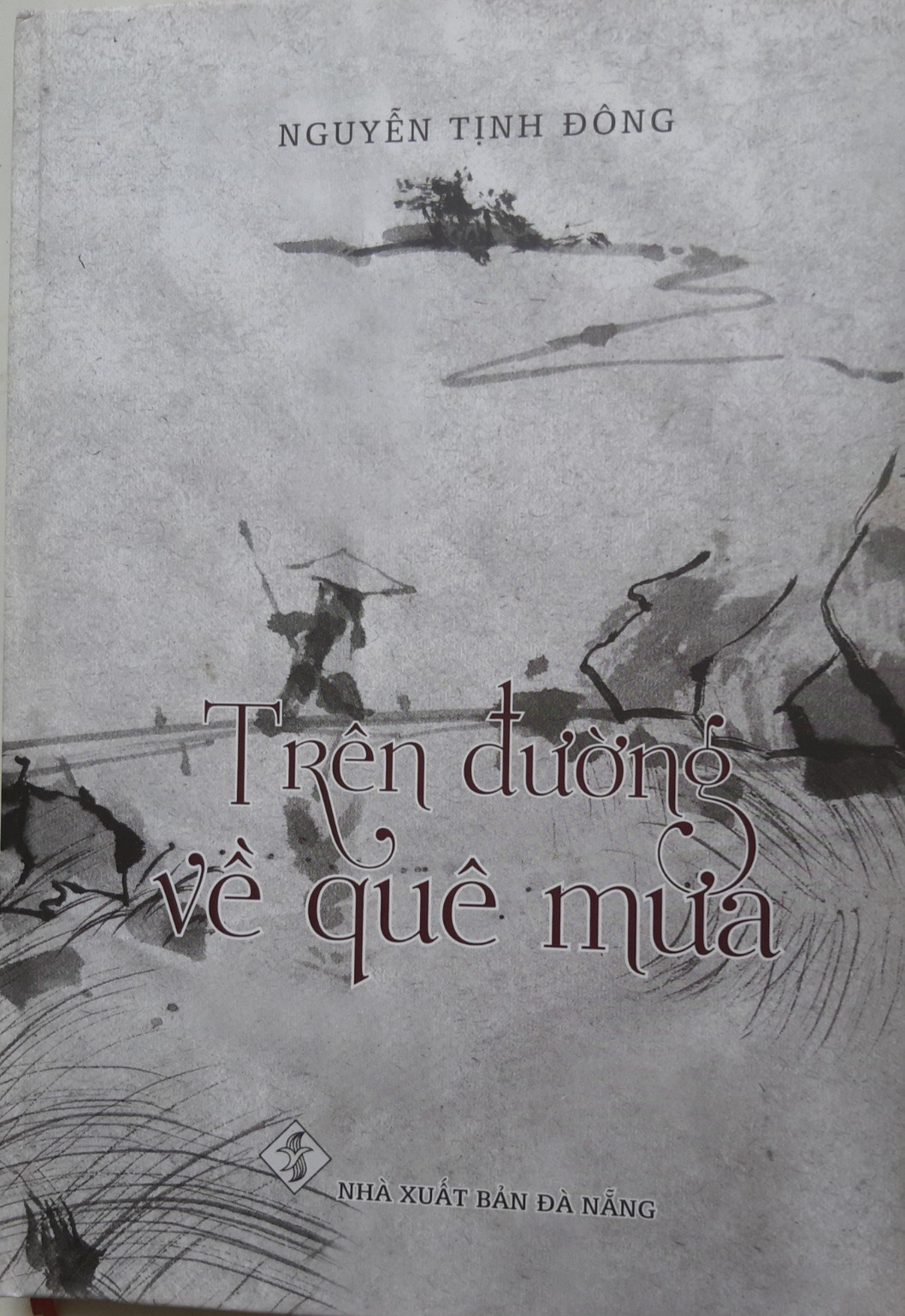 Tập thơ “Trên đường về quê mưa” của Nguyễn Tịnh Đông