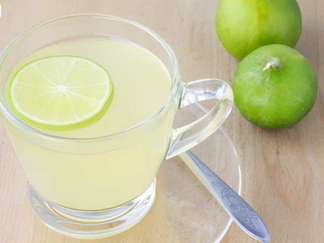 Tốt hơn, người bệnh tiểu đường nên uống nước chanh ấm không thêm mật ong Ảnh: Shutterstock