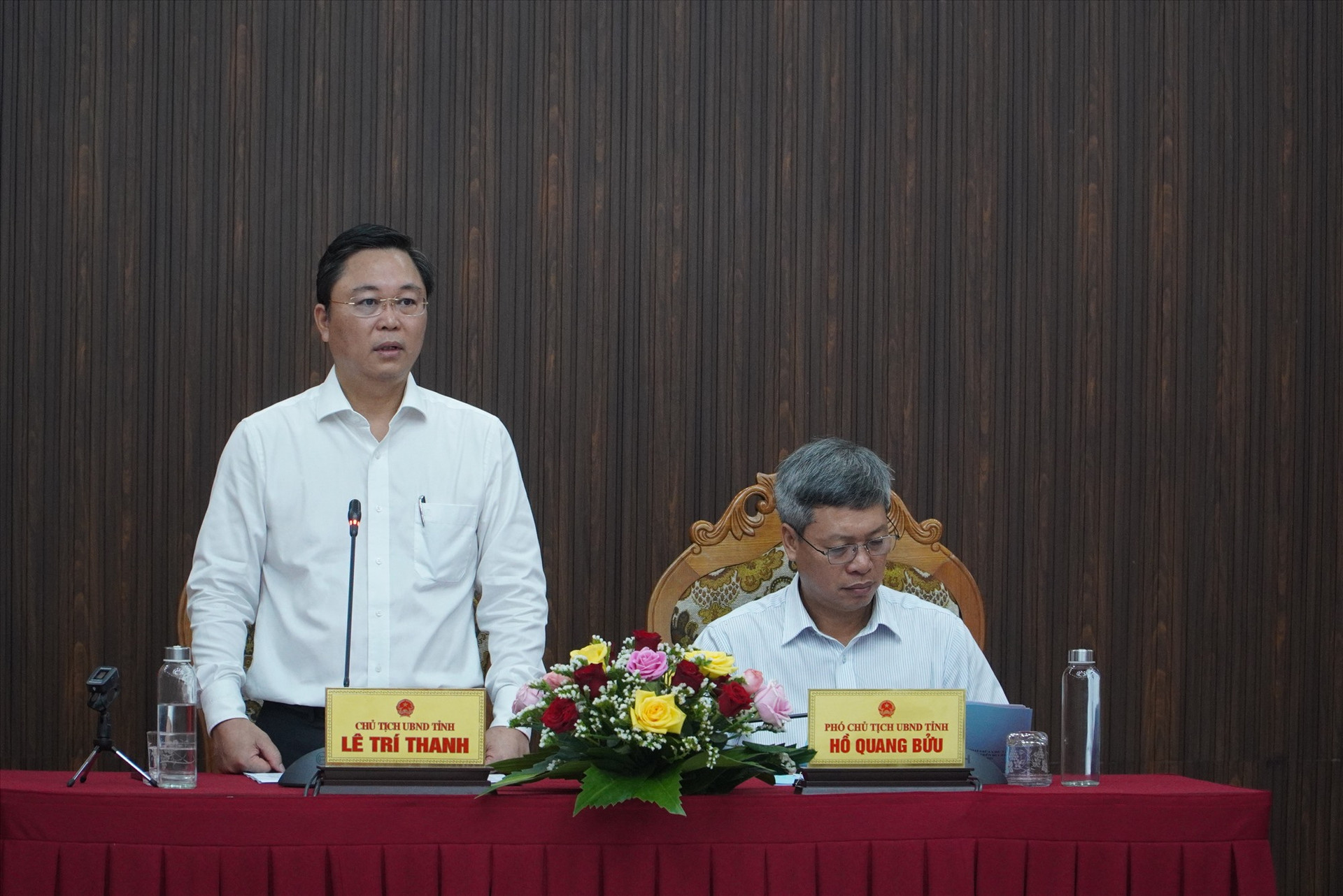 Chủ tịch UBND tỉnh Lê Trí Thanh phát biểu khai mạc buổi đối thoại. Ảnh: H.Q