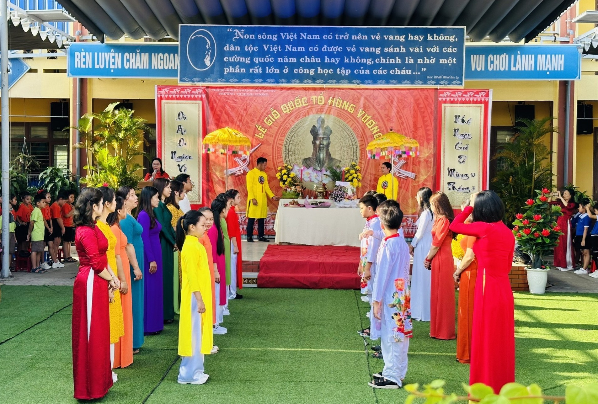 Trường Tiểu học Hùng Vương (Tam Kỳ) trang trọng tổ chức lễ Giỗ Tổ Hùng Vương.