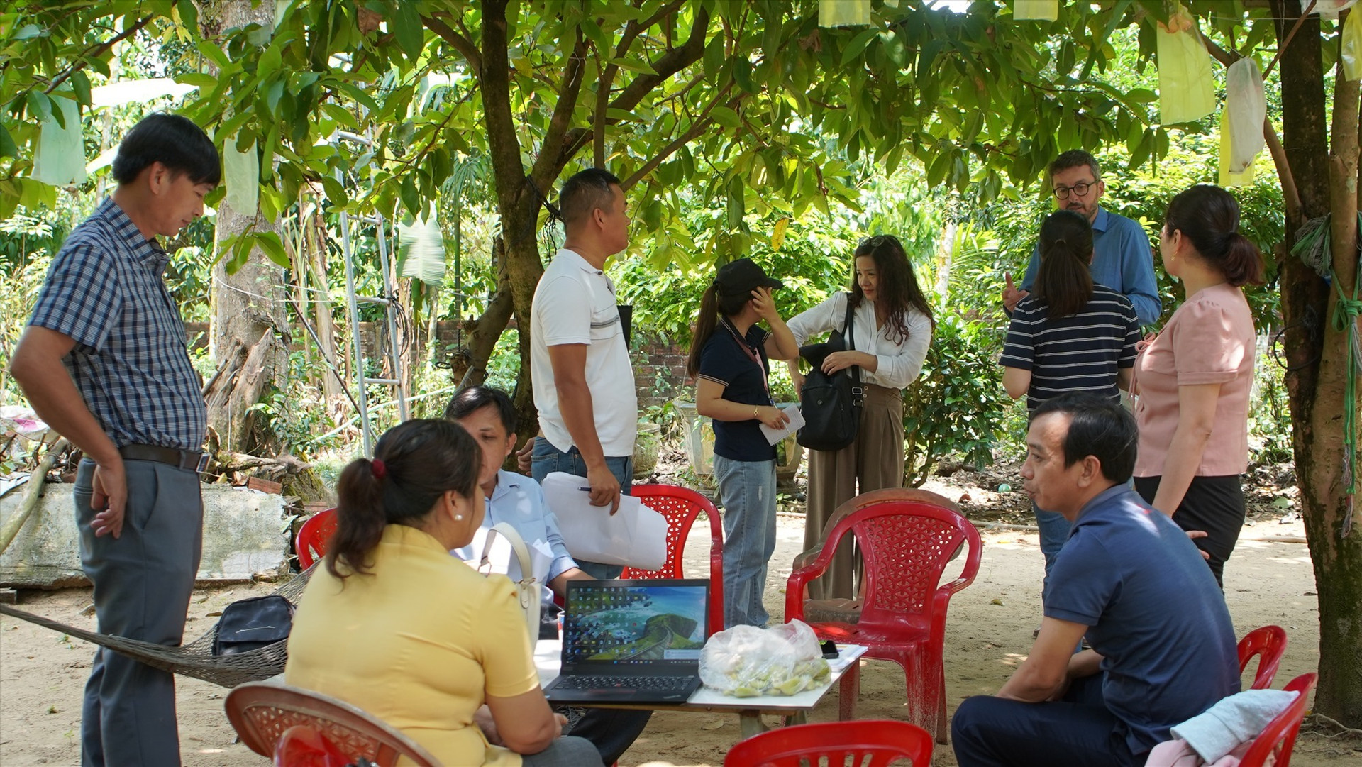 Helvetas delegation in Dai Binh village
