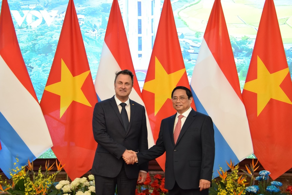 Thủ tướng Phạm Minh Chính và Thủ tướng Đại Công quốc Luxembourg Xavier Bettel trước khi tiến hành hội đàm.