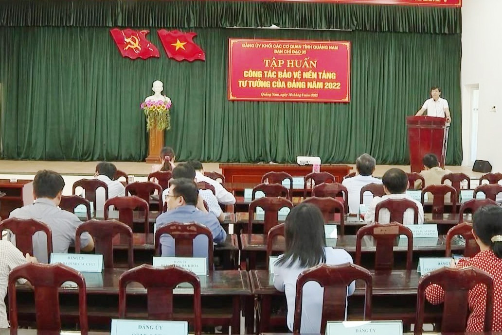 Đảng ủy Khối Các cơ quan tỉnh Quảng Nam tổ chức hội nghị tập huấn công tác bảo vệ nền tảng tư tưởng của Đảng cho các cấp ủy trực thuộc. Ảnh: N.H