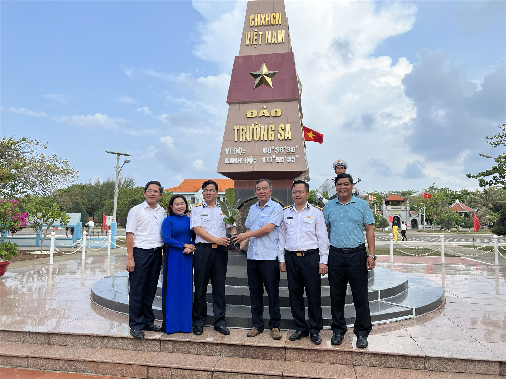 Đoàn công tác tỉnh Quảng Nam thăm huyện đảo Trường Sa, Nhà giàn DK1. Ảnh: P.V