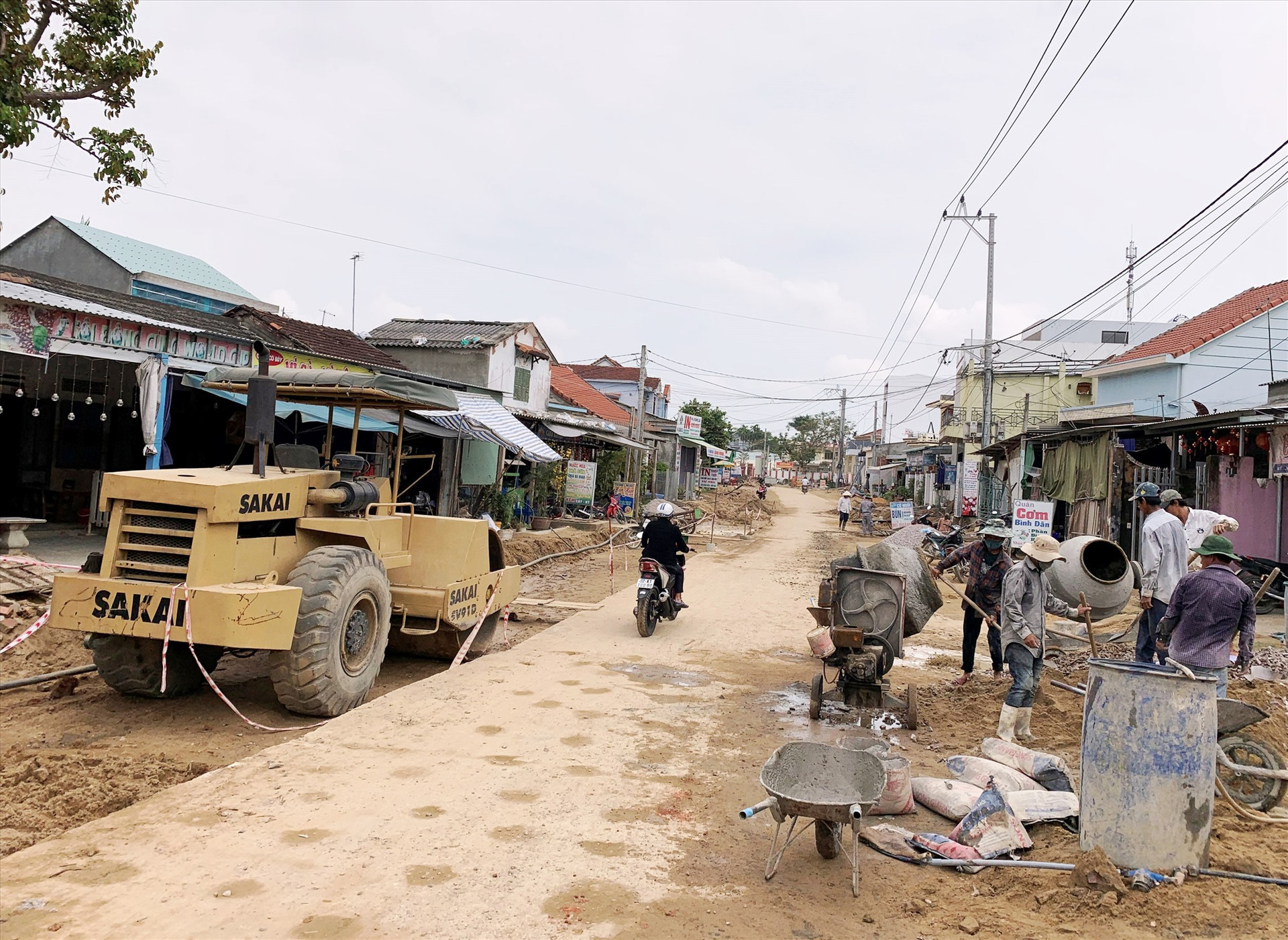 Nhiều địa phương cần nguồn lực lớn để tiếp tục đầu tư xây dựng hạ tầng thiết yếu. Ảnh: M.N