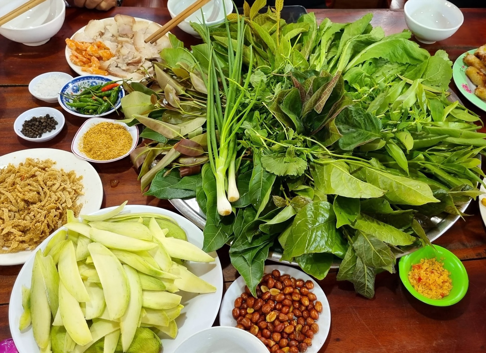 Gỏi lá - đặc sản Kon Tum.