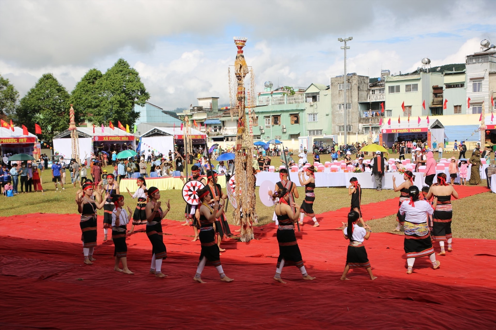 The festival under the theme “Bh'noong cultural colors – A new rendezvous” aimed to preserve and promote traditional Bh’noong ethnic cultural values for the local tourism development.