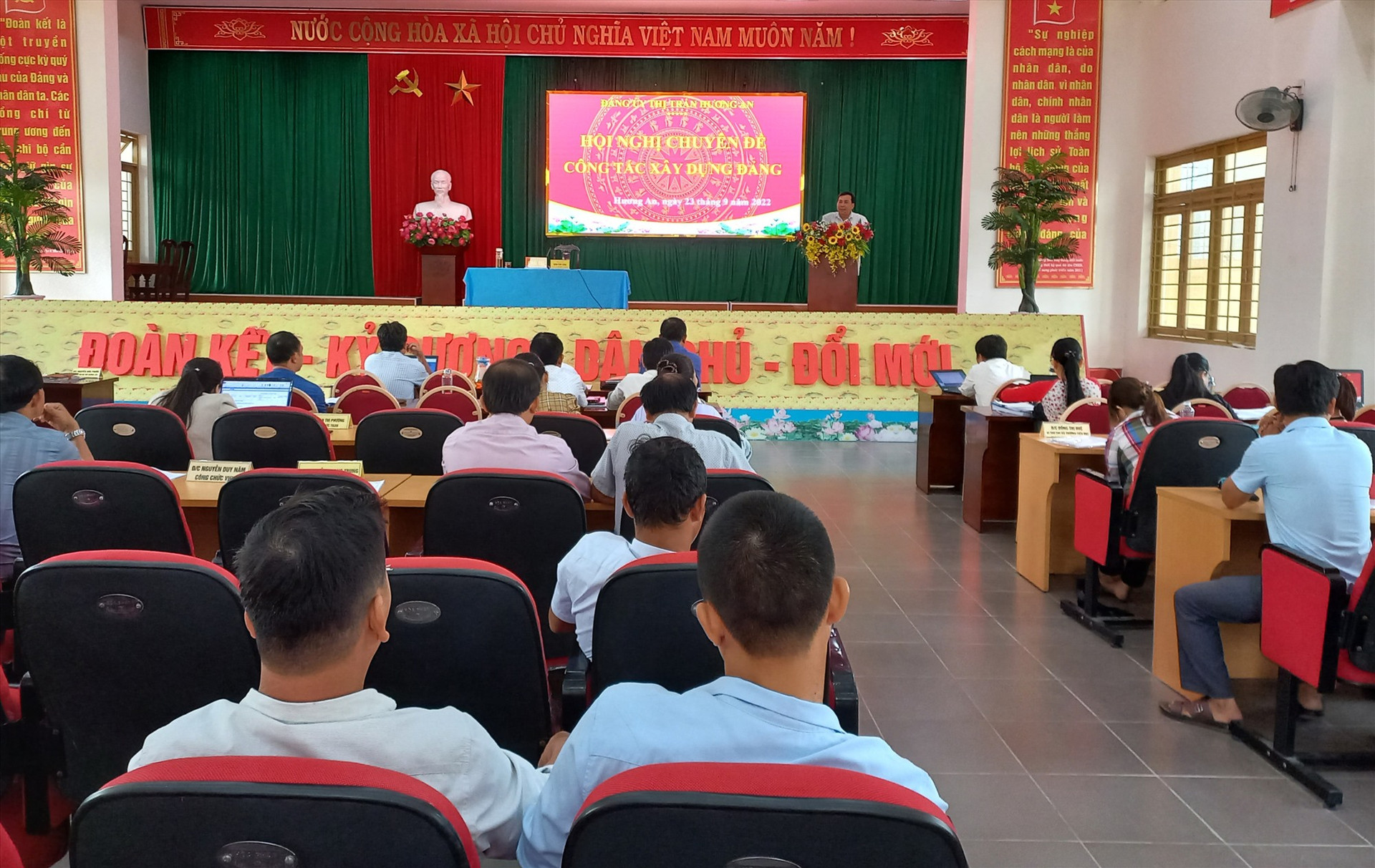 Đảng ủy thị trấn Hương An hội nghị chuyên đề công tác xây dựng Đảng. Ảnh: DUY THÁI
