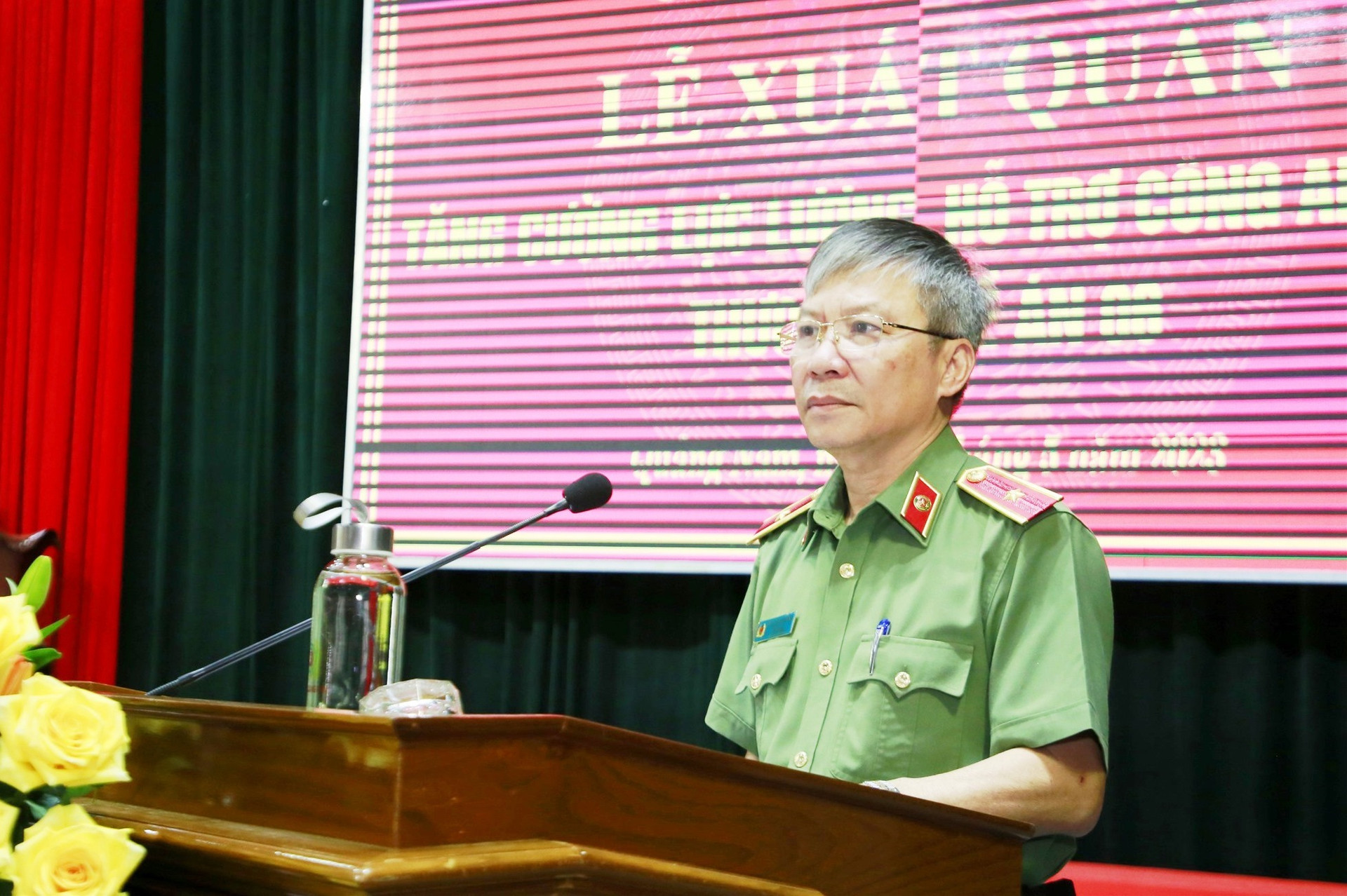 Thiếu tướng Nguyễn Đức Dũng phát biểu tại buổi xuất quân. Ảnh: T.C