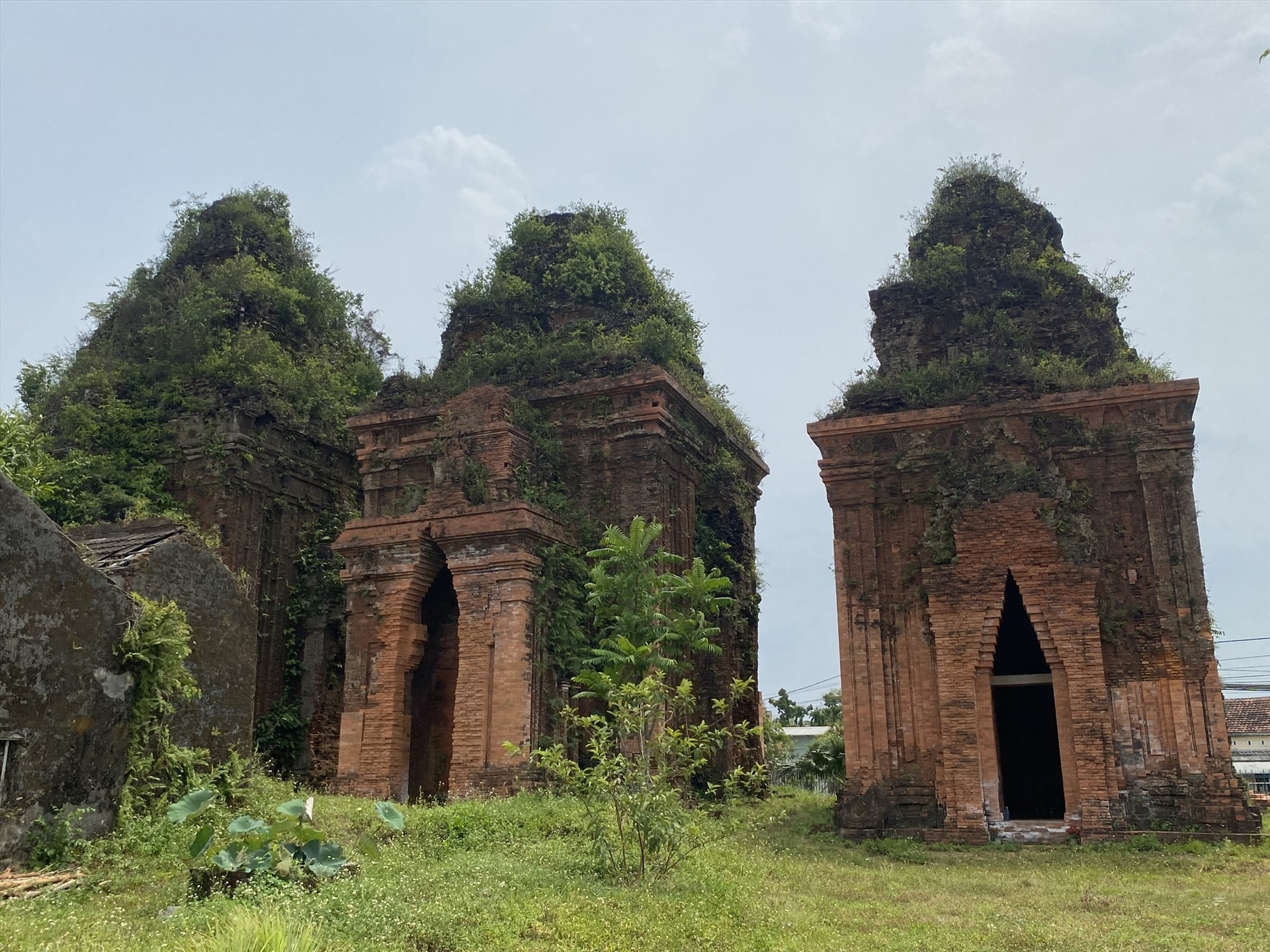 Cụm tháp Chăm Khương Mỹ. Ảnh: K.L