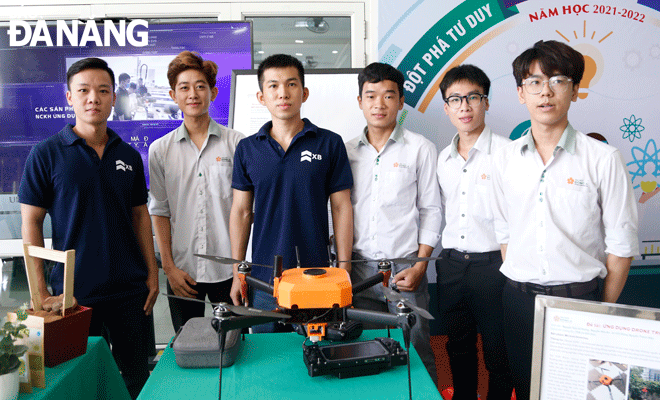 Sinh viên tham gia cuộc thi “Sinh viên nghiên cứu khoa học” Trường Đại học Đông Á lần thứ 8. Ảnh: M.Q