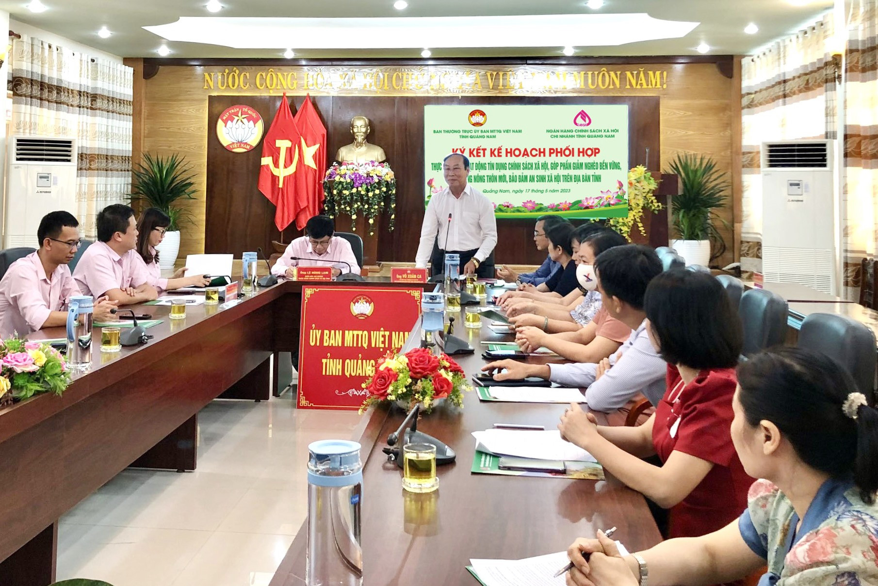 Chủ tịch Ủy ban MTTQ Việt Nam tỉnh Võ Xuân Ca phát biểu tại lễ ký kết. Ảnh: CTV