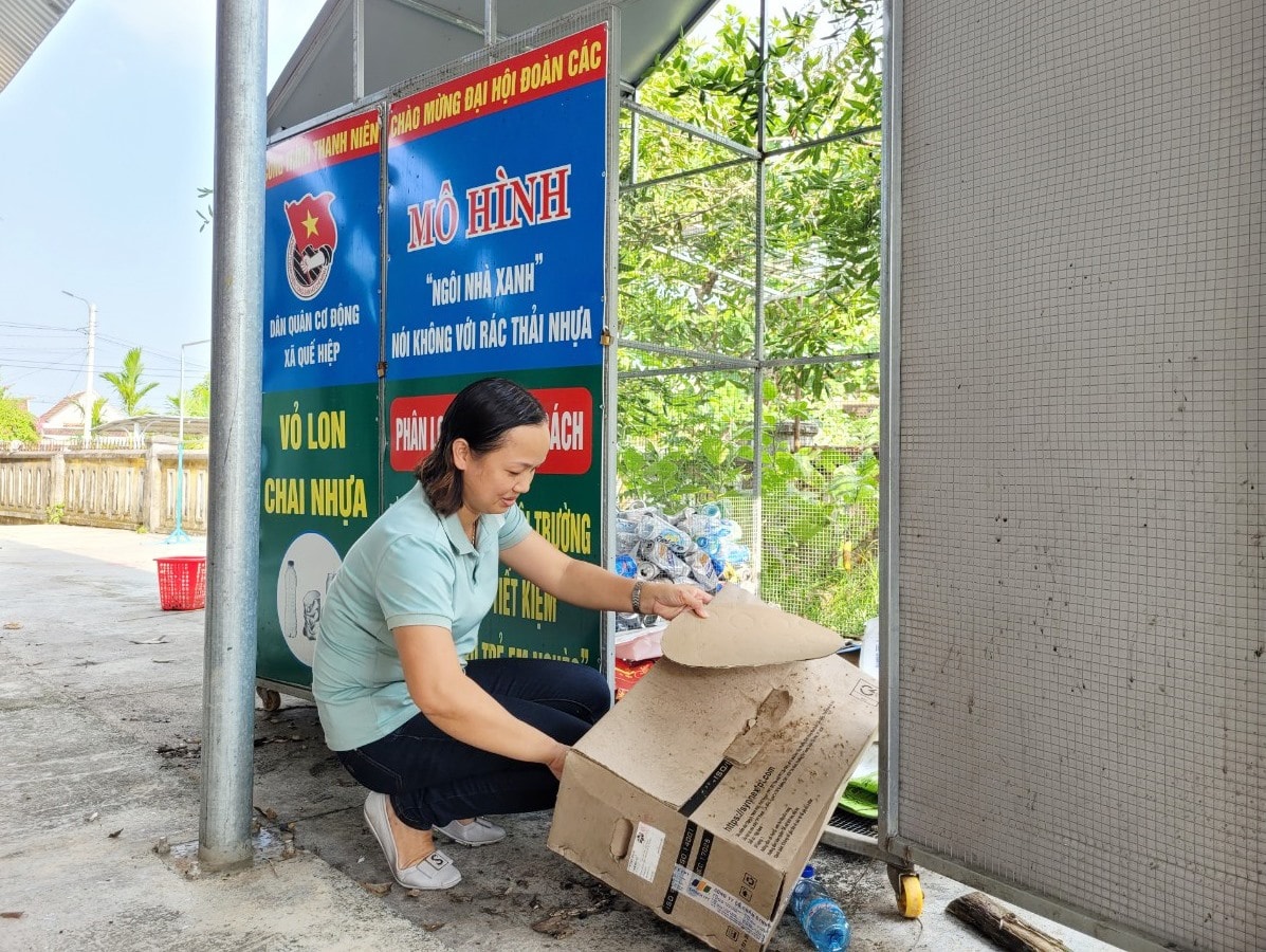 Mô hình “Ngôi nhà xanh” do Chi đoàn Dân quân cơ động xã Quế Hiệp xây dựng nhằm gây quỹ hỗ trợ các hoàn cảnh khó khăn trên địa bàn. Ảnh: V.G