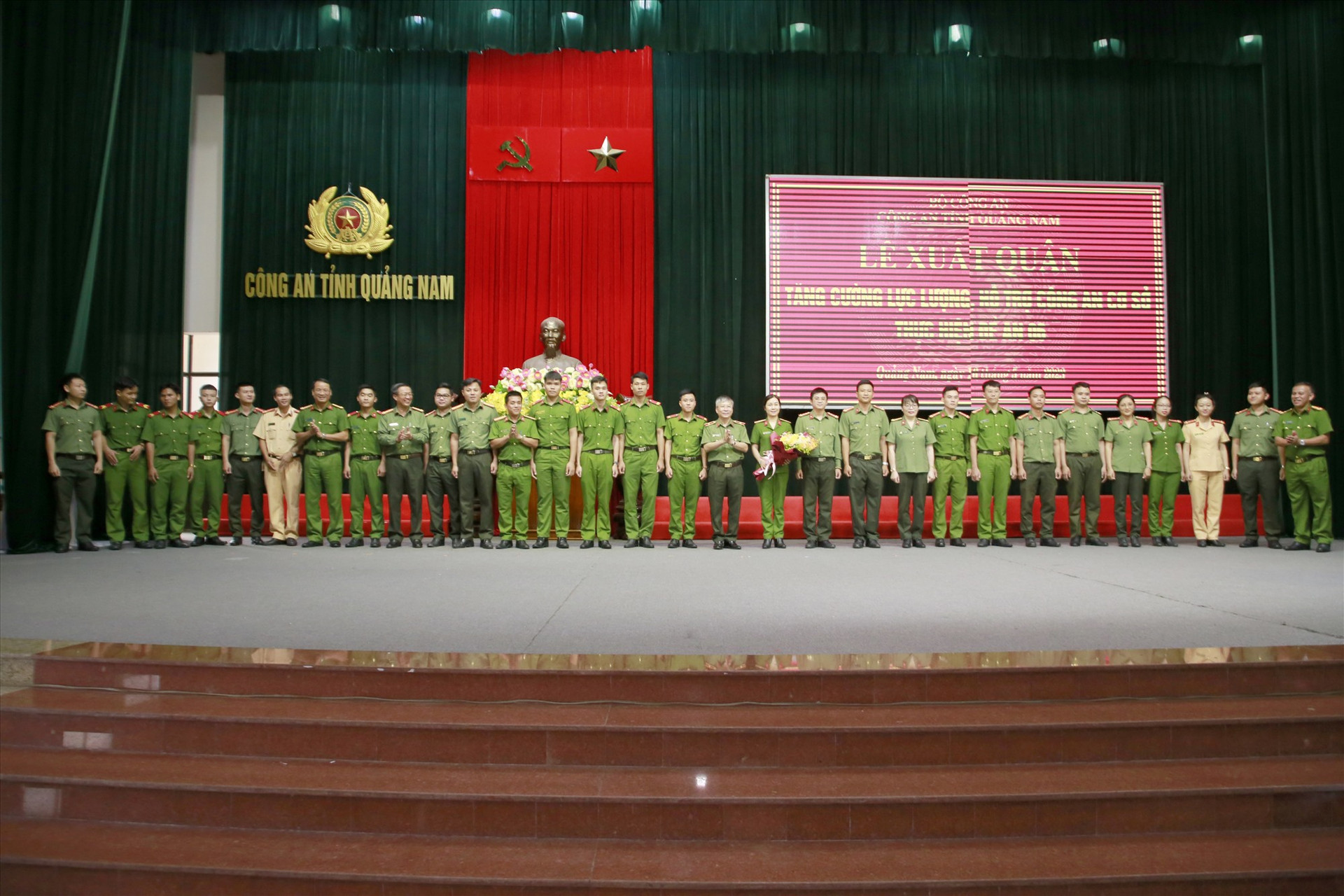 Công an Quảng Nam vừa xuất quân tăng cường cho các địa phương triển khai thực hiện Đề án 06. Ảnh: P.V