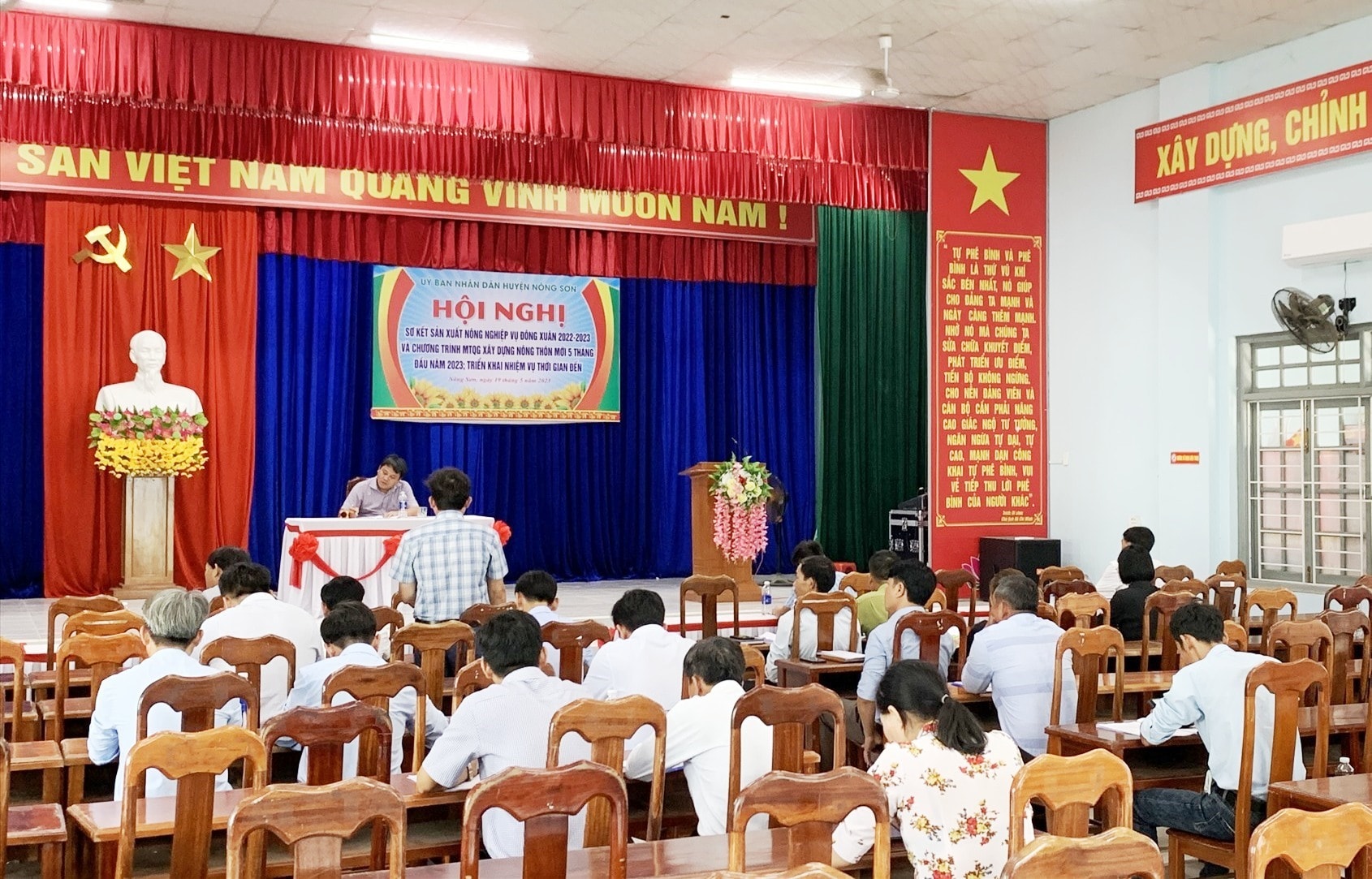 Quang cảnh hội nghị. Ảnh MINH THÔNG