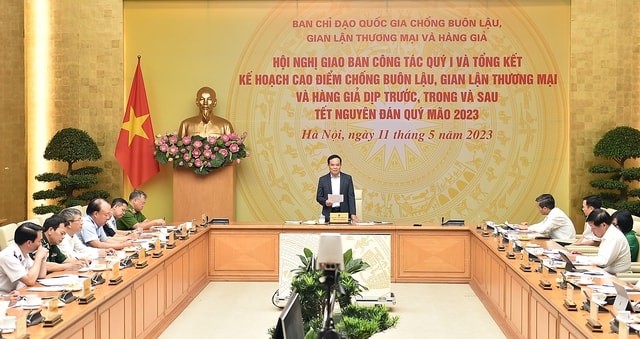 Phó Thủ tướng Chính phủ Trần Lưu Quang: Các bộ, ngành, địa phương các cấp trao đổi, chia sẻ thông tin, phối hợp giữa các lực lượng chức năng giám sát chặt chẽ các lô hàng chuyển khẩu, chuyển cảng, tạm nhập, tái xuất,..- Ảnh: VGP