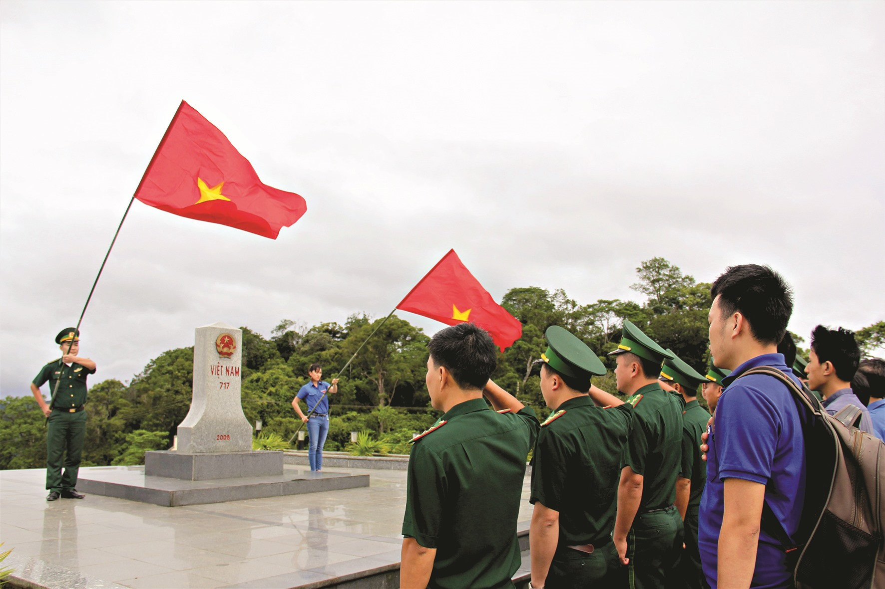 Những năm gần đây, nhiều Đồn Biên phòng tổ chức lễ chào cờ cột mốc giúp người dân hiểu rõ hơn về vai trò và ý nghĩa trong nhiệm vụ bảo vệ chủ quyền.