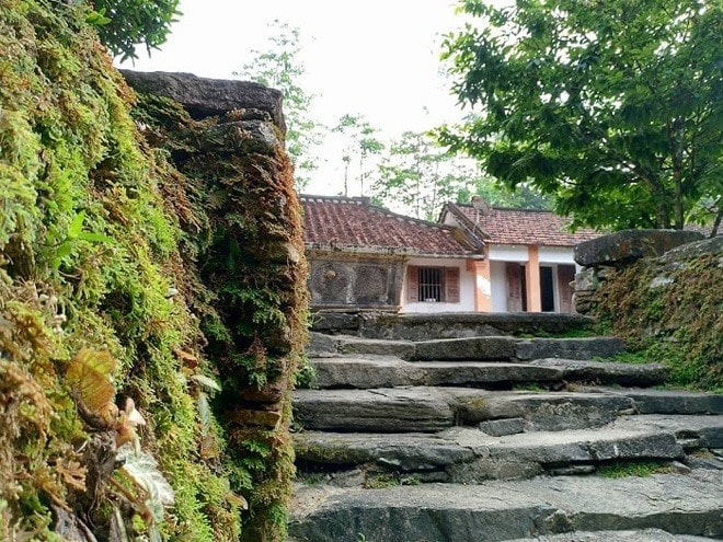 More and more visitors go to Loc Yen ancient village to enjoy its unique beauty and enjoy local specialities, such as fruit, tea, and pepper among others.