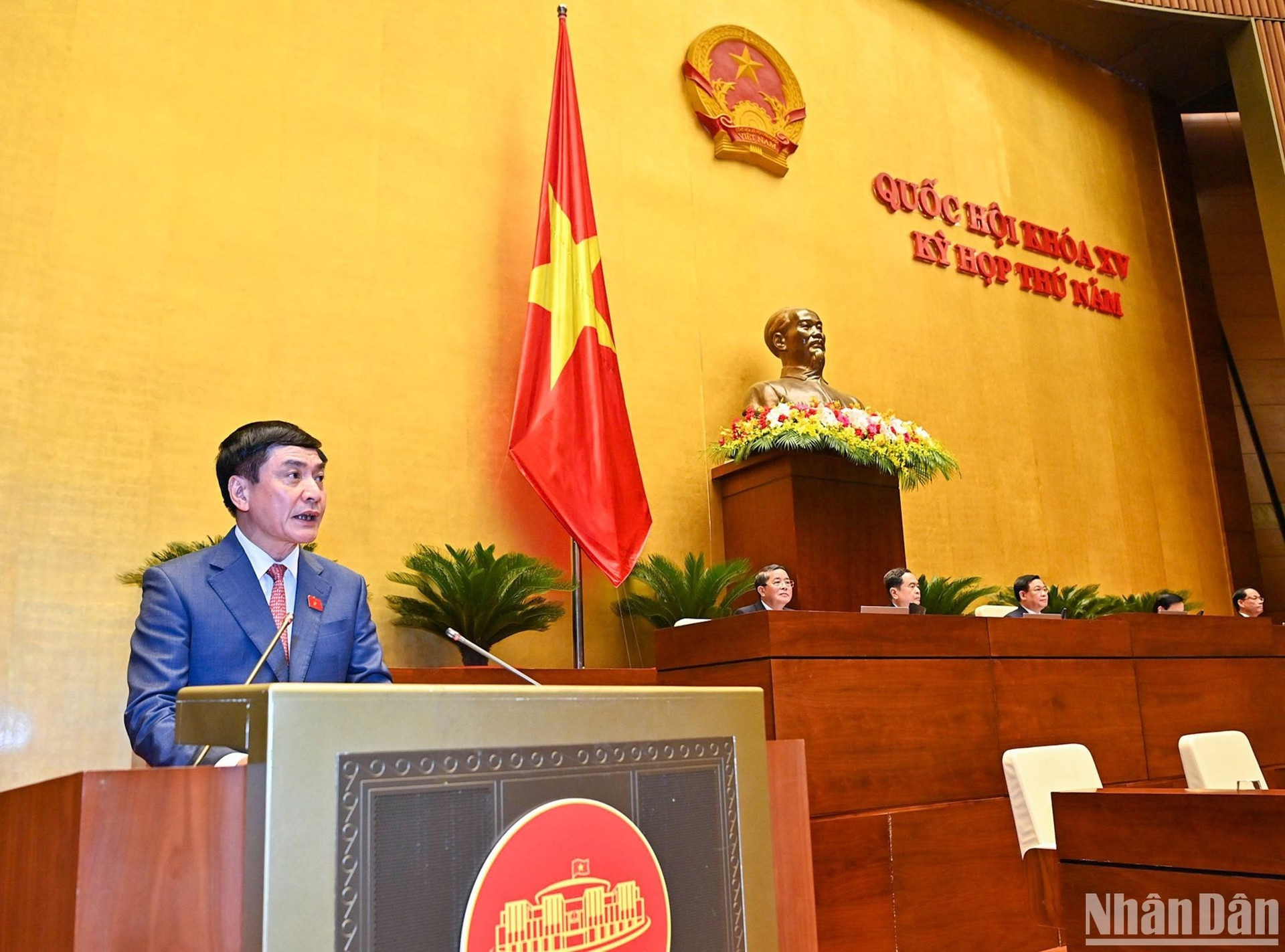 Tổng Thư ký Quốc hội Bùi Văn Cường tuyên bố lý do, giới thiệu đại biểu tham dự kỳ họp.