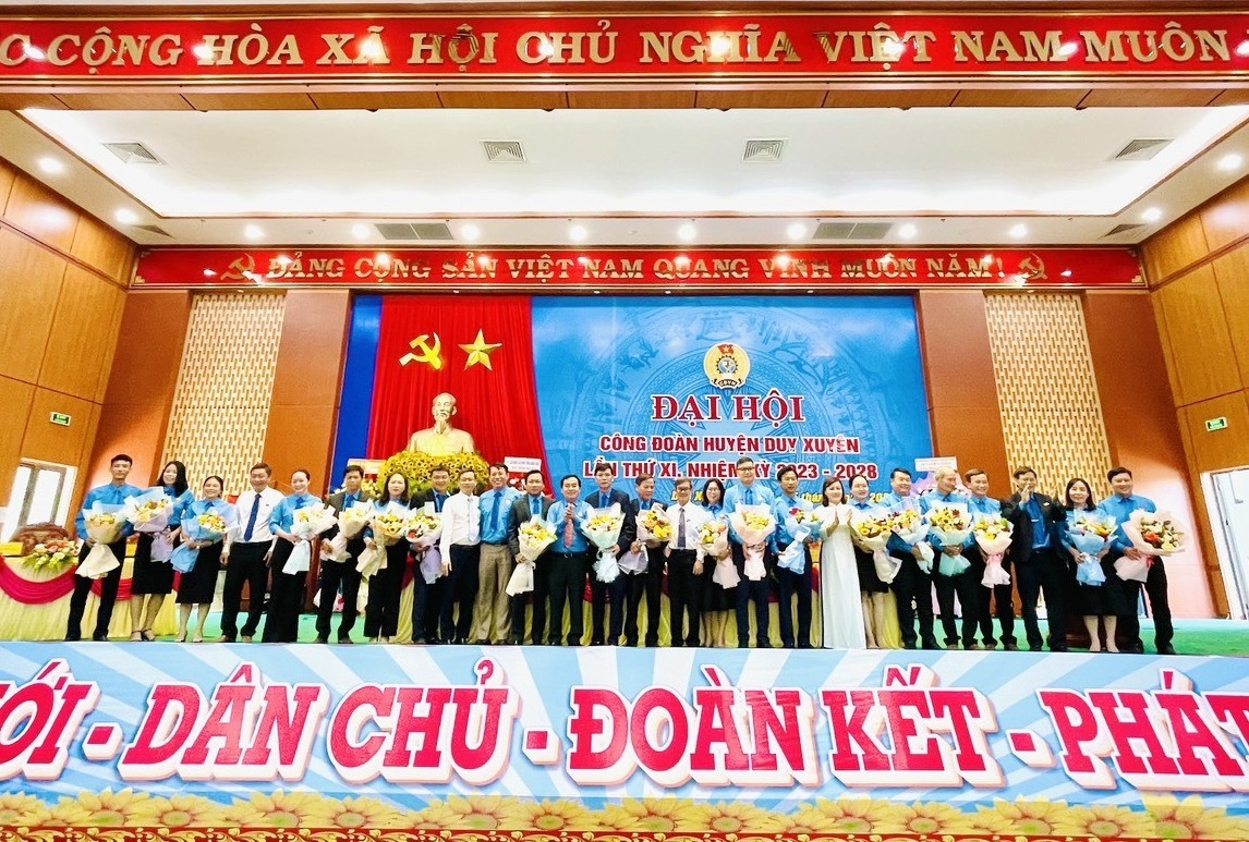 Ban chấp hành Công đoàn huyện Duy Xuyên ra mắt tại đại hội.