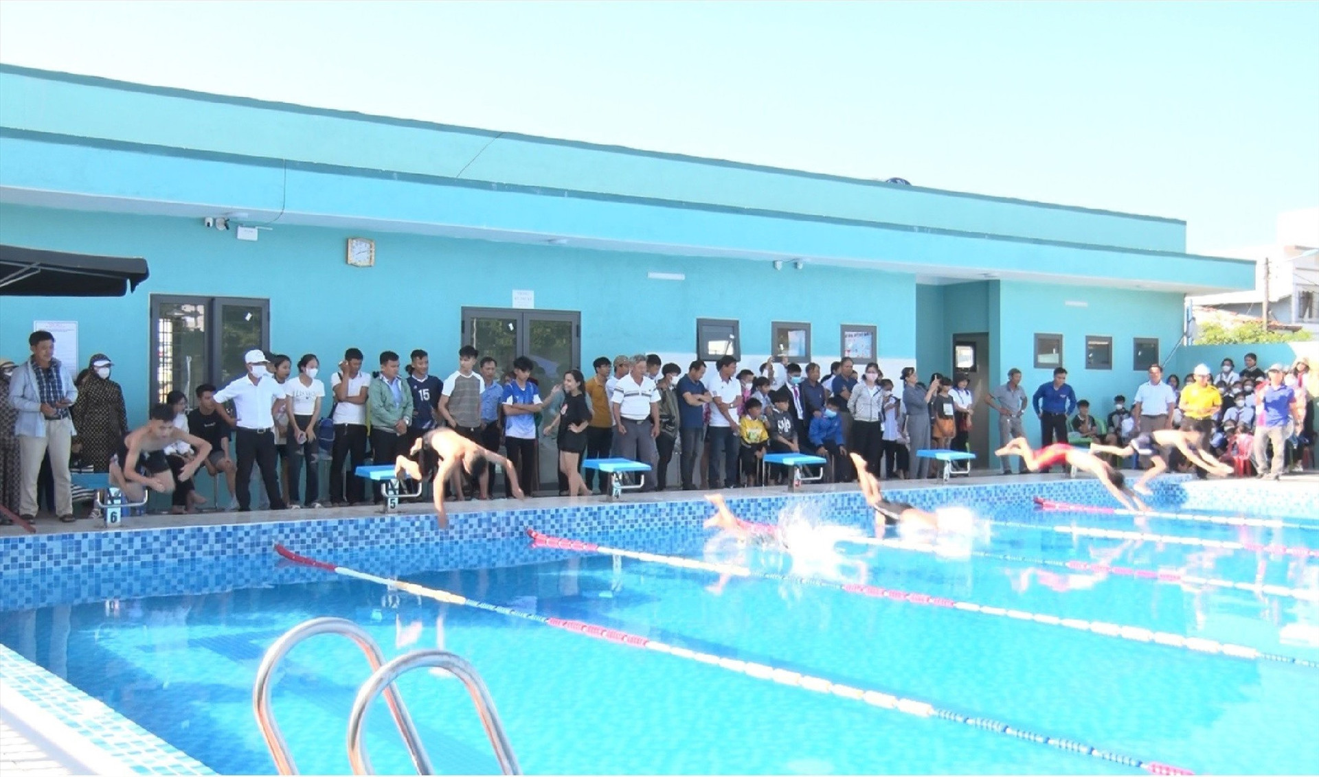 UBND huyện Phú Ninh tổ chức giải bơi dành cho học sinh cấp THCS và THPT năm học 2022 - 2023. Ảnh: P.V