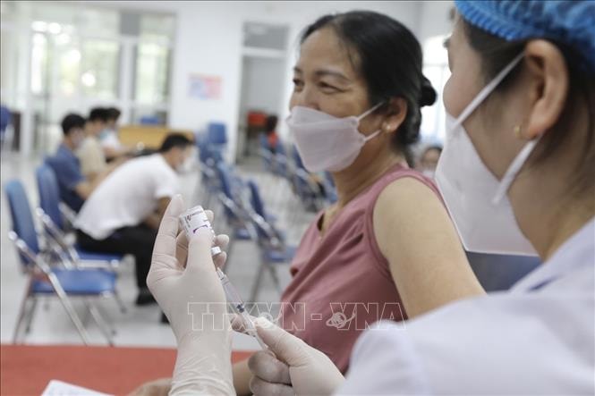 Tiêm vaccine cho người dân. Ảnh minh họa: Minh Quyết/TTXVN