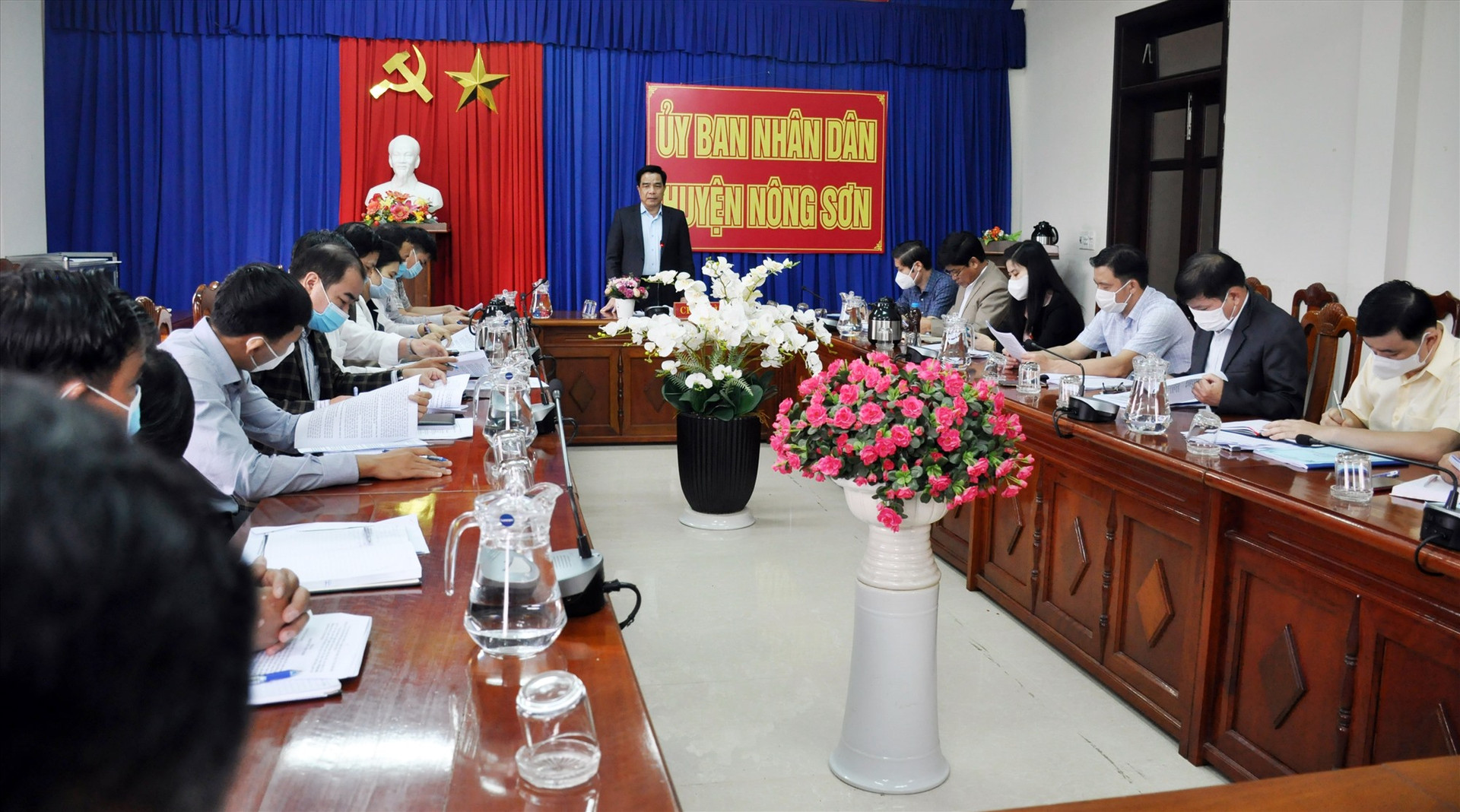 Đoàn đại biểu Quốc hội tỉnh giám sát việc thực hiện sắp xếp đơn vị hành chính cấp xã giai đoạn 2019 - 2021 tại huyện Nông Sơn. Ảnh: N.Đ