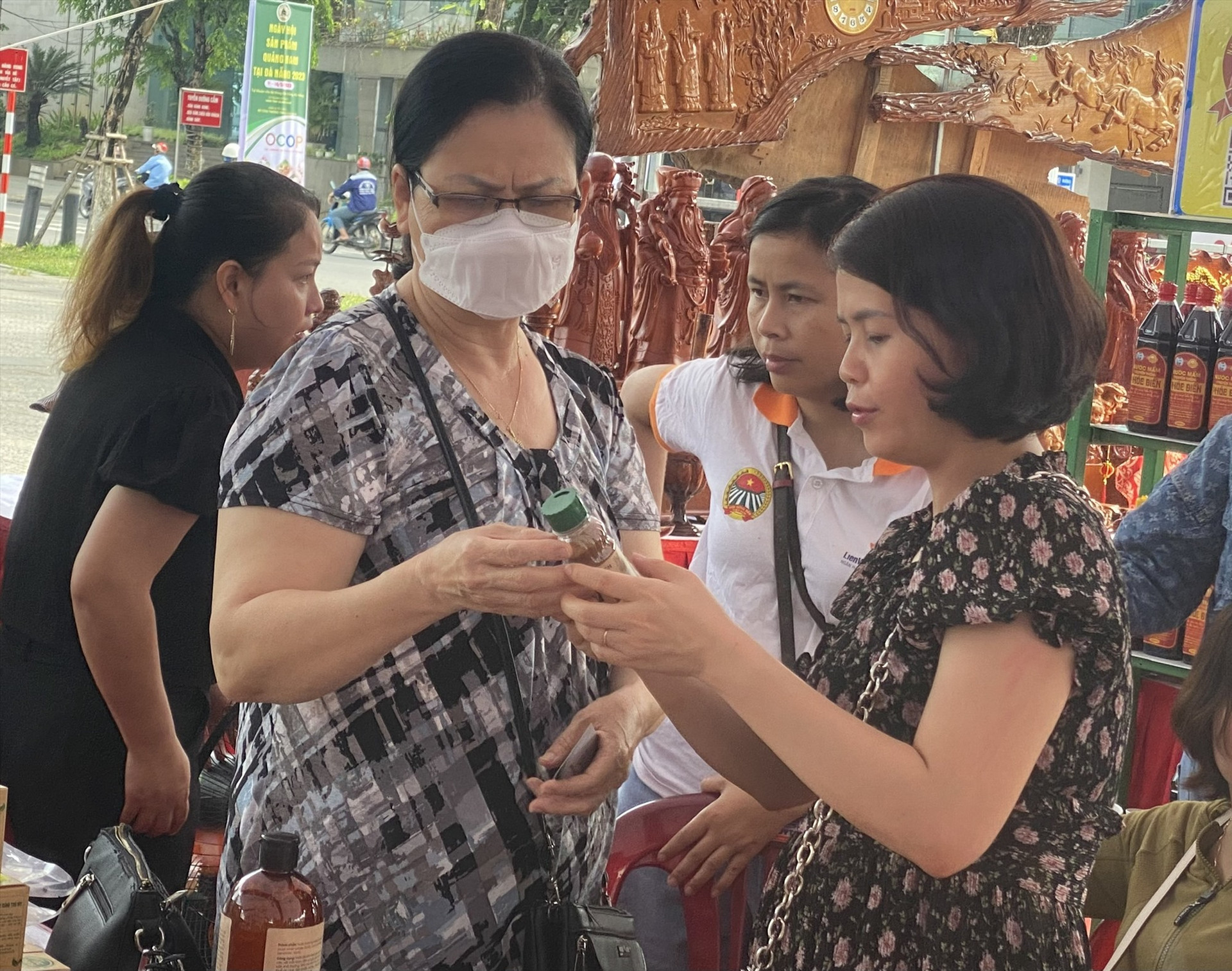 Ngày Hội sản phẩm Quảng Nam tại TP.Hồ Chí Minh không chỉ giúp kết nối khách hàng, đối tác mà còn là cơ hội kêu gọi đầu tư, hợp tác phát triển. Ảnh: K.L