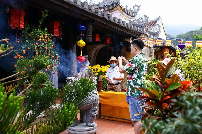 Đến bãi Làng, du khách sẽ được tham quan nhiều địa điểm.