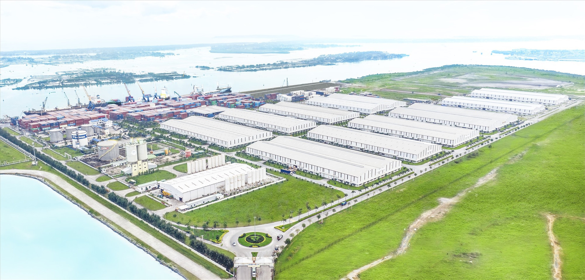 Tổng quan hệ thống kho, bãi cảng rộng gần 300,000m2 tại Cảng Chu Lai.