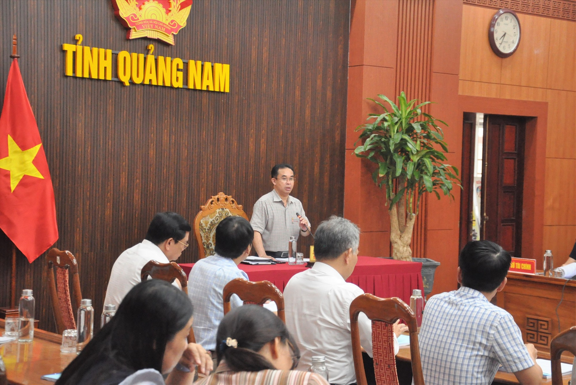 Phó Chủ tịch UBND tỉnh Trần Anh Tuấn yêu cầu các thành viên Ban chỉ đạo quan tâm chỉ đạo, tổ chức kỳ thi tốt nghiệp THPT đạt kết quả. Ảnh: X.P