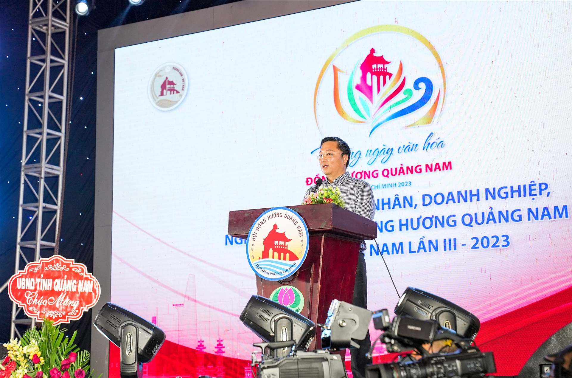 Chủ tịch UBND tỉnh Lê Trí Thanh phát biểu tại buổi gặp mặt đồng hương. Ảnh: Q.L